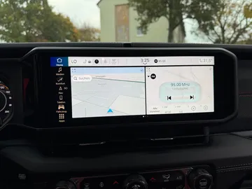 Car image 28