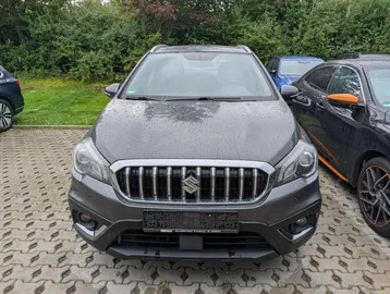 Car image 3