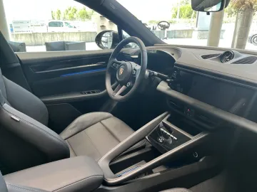 Car image 37