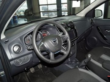 Car image 10