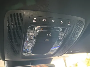 Car image 34
