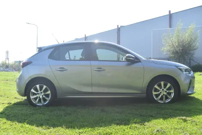 Car image 4