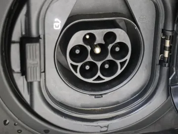 Car image 32