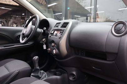 Car image 31