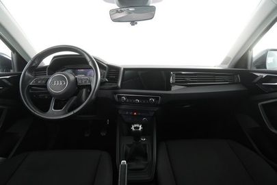 Car image 11