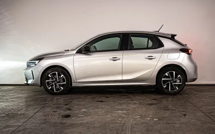 Car image 4
