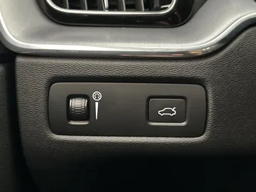Car image 34