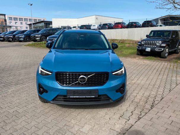 Volvo XC40 B4 Dark 145 kW image number 2