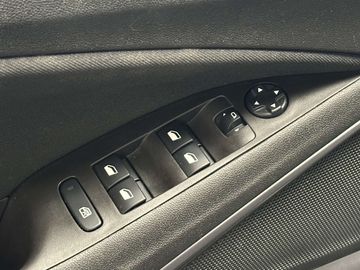 Car image 37