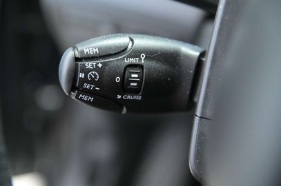 Car image 32