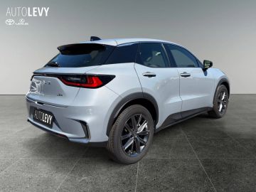 Car image 4