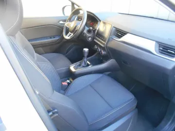 Car image 16
