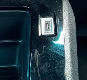 Car image 37