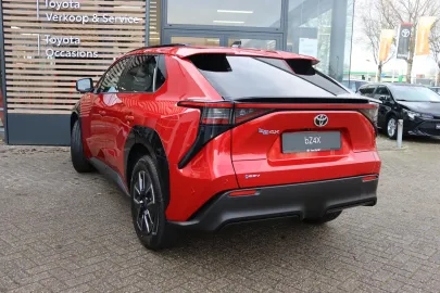 Car image 4