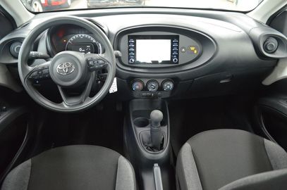 Car image 15