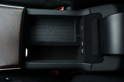 Car image 37