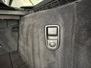 Car image 37