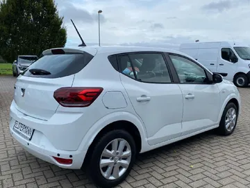 Car image 5