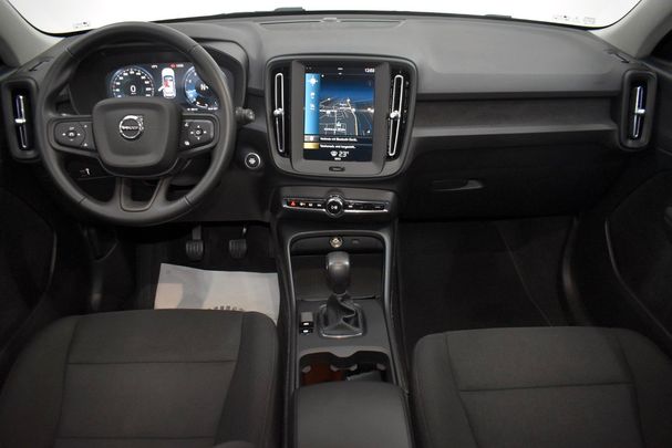 Volvo XC40 Momentum 95 kW image number 3