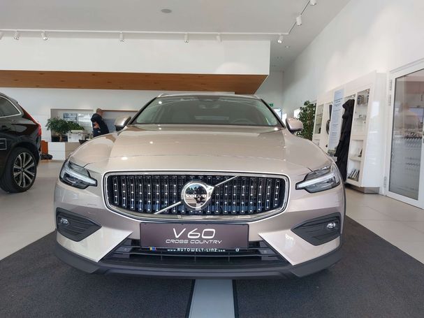 Volvo V60 Cross Country AWD B4 145 kW image number 23