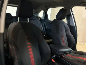 Car image 32