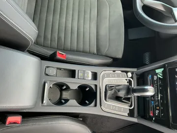 Car image 24