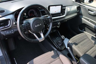 Car image 18