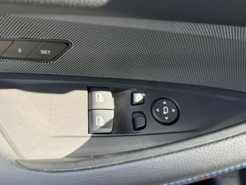 Car image 38