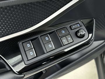 Car image 30