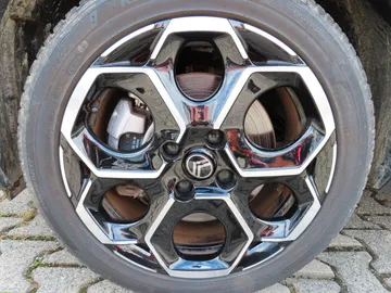 Car image 21