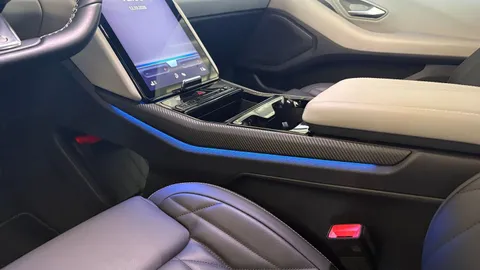 Car image 25