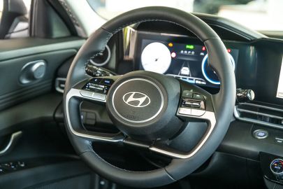 Car image 26