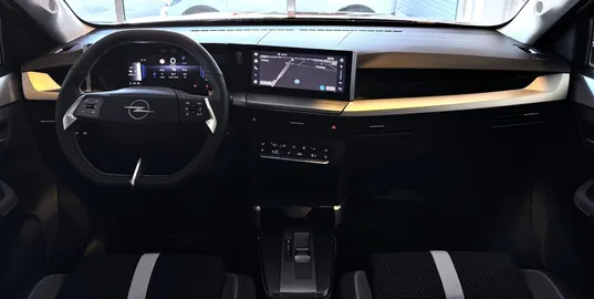 Car image 15