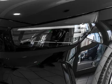 Car image 27
