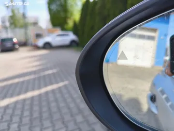 Car image 40