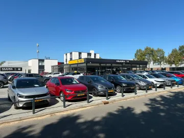 Car image 35