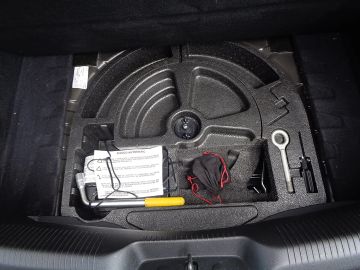 Car image 28