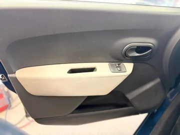 Car image 27