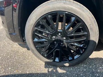 Car image 26