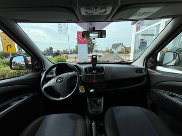 Car image 10