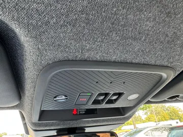 Car image 32