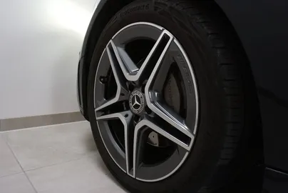 Car image 29