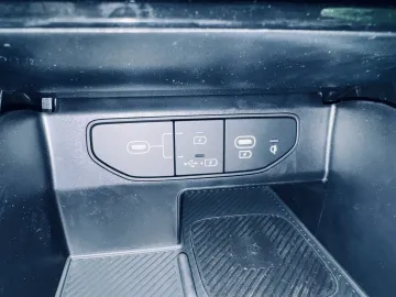 Car image 40