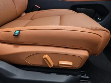 Car image 43