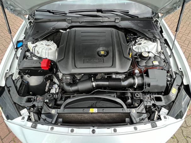 Jaguar XE 132 kW image number 20