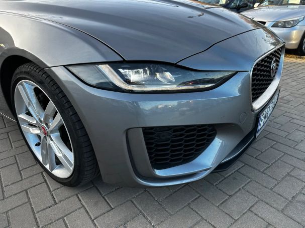 Jaguar XE 132 kW image number 36