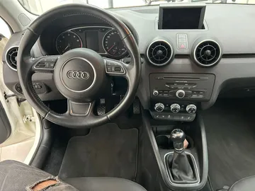 Car image 32