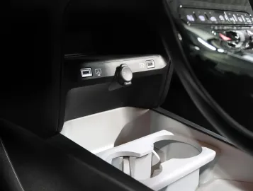 Car image 37