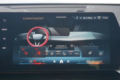 Car image 28