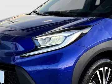 Car image 14